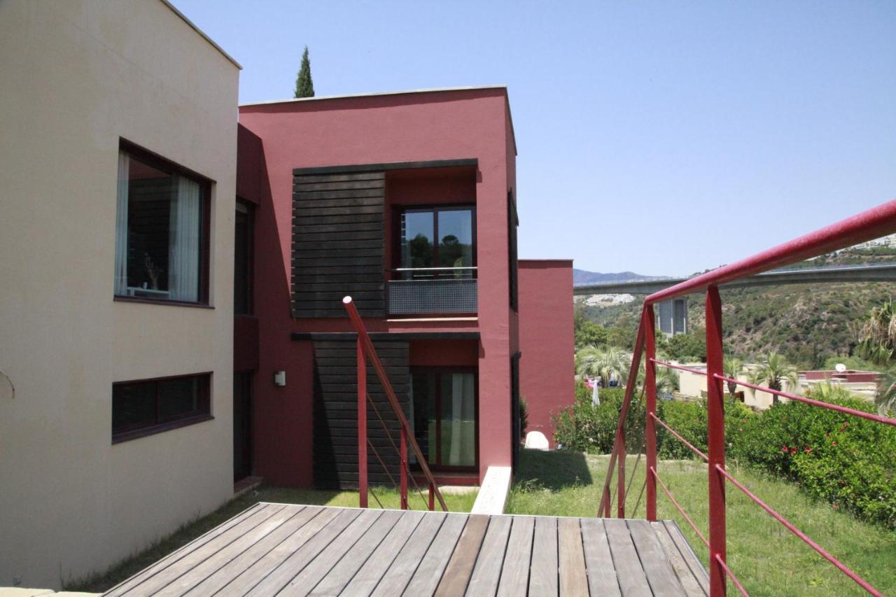 Private Pool Luxurious Villa With Mountain Views 에스테포나 외부 사진