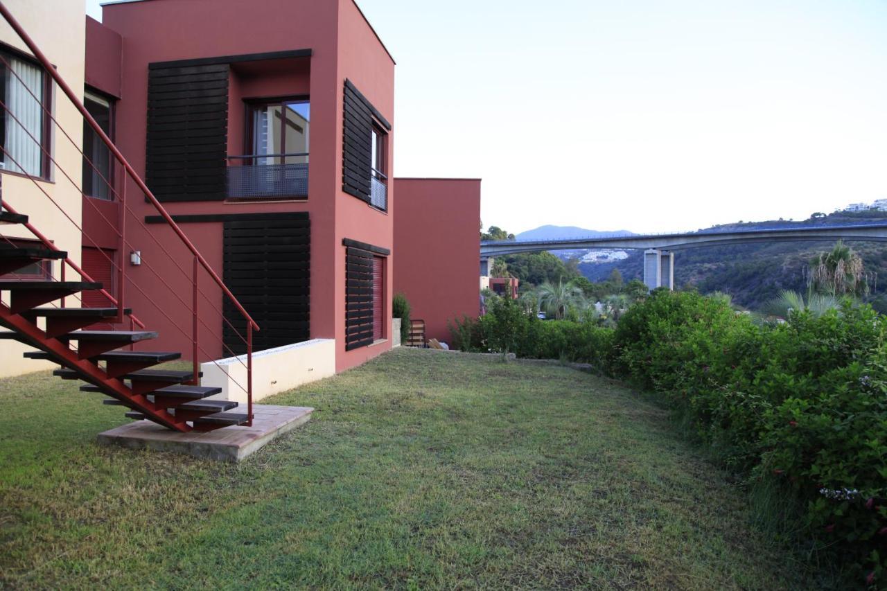 Private Pool Luxurious Villa With Mountain Views 에스테포나 외부 사진